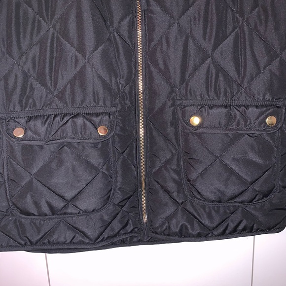 L Black Puffer Vest with Pockets - Picture 11 of 11